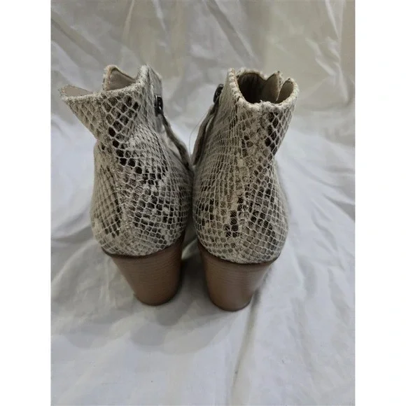 NWOT Maurices 7 Faux Snake Skin Stacked Heel Ankle Boots 125877 - Picture 5 of 6
